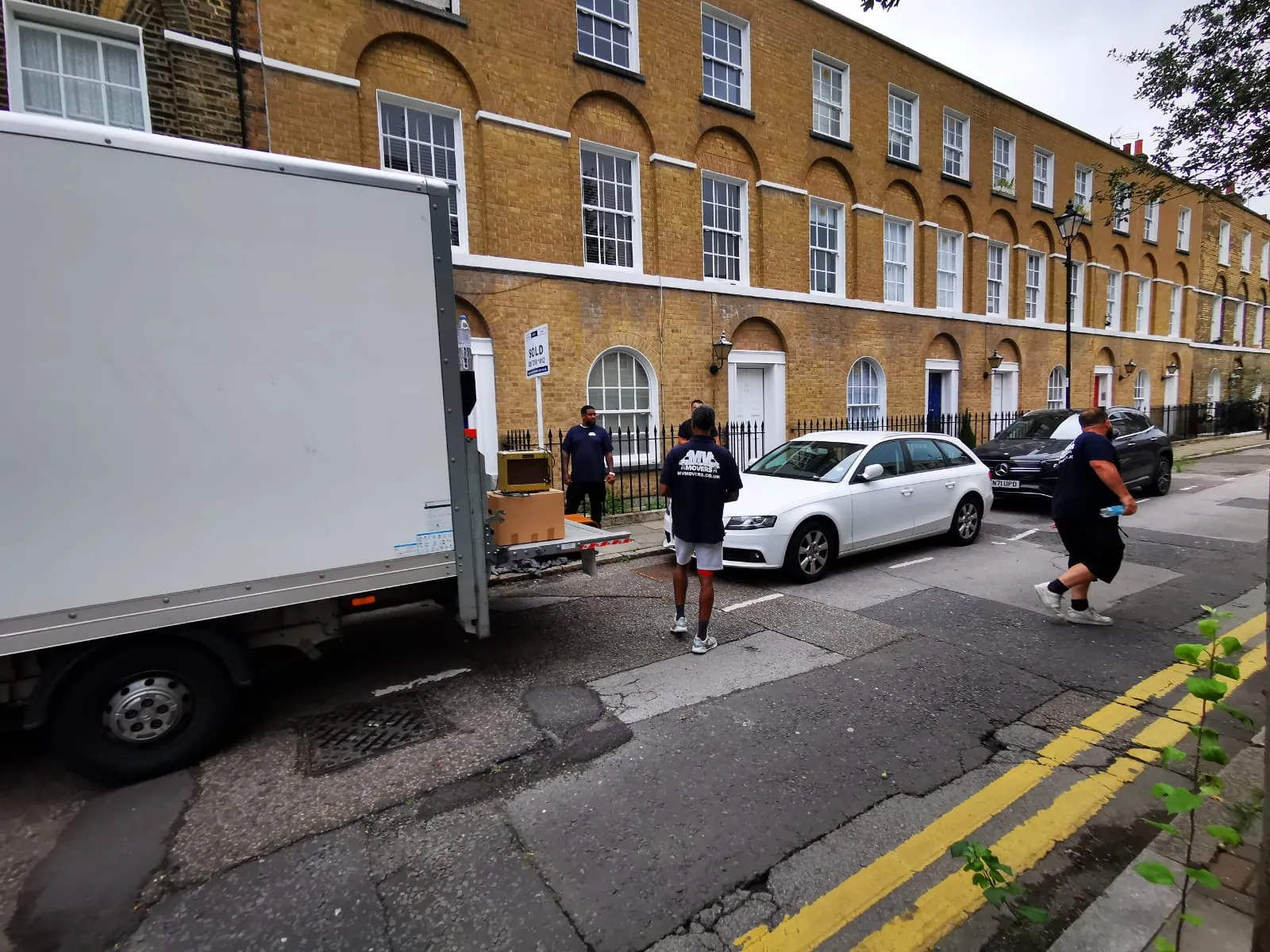 Georgian terrace – Loading on a London street